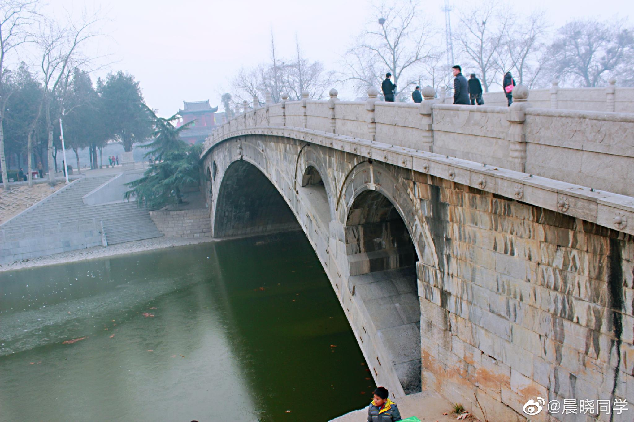 河北省赵县的洨(xiáo)河上,有一座世界闻名的石拱桥,叫安济桥_高清