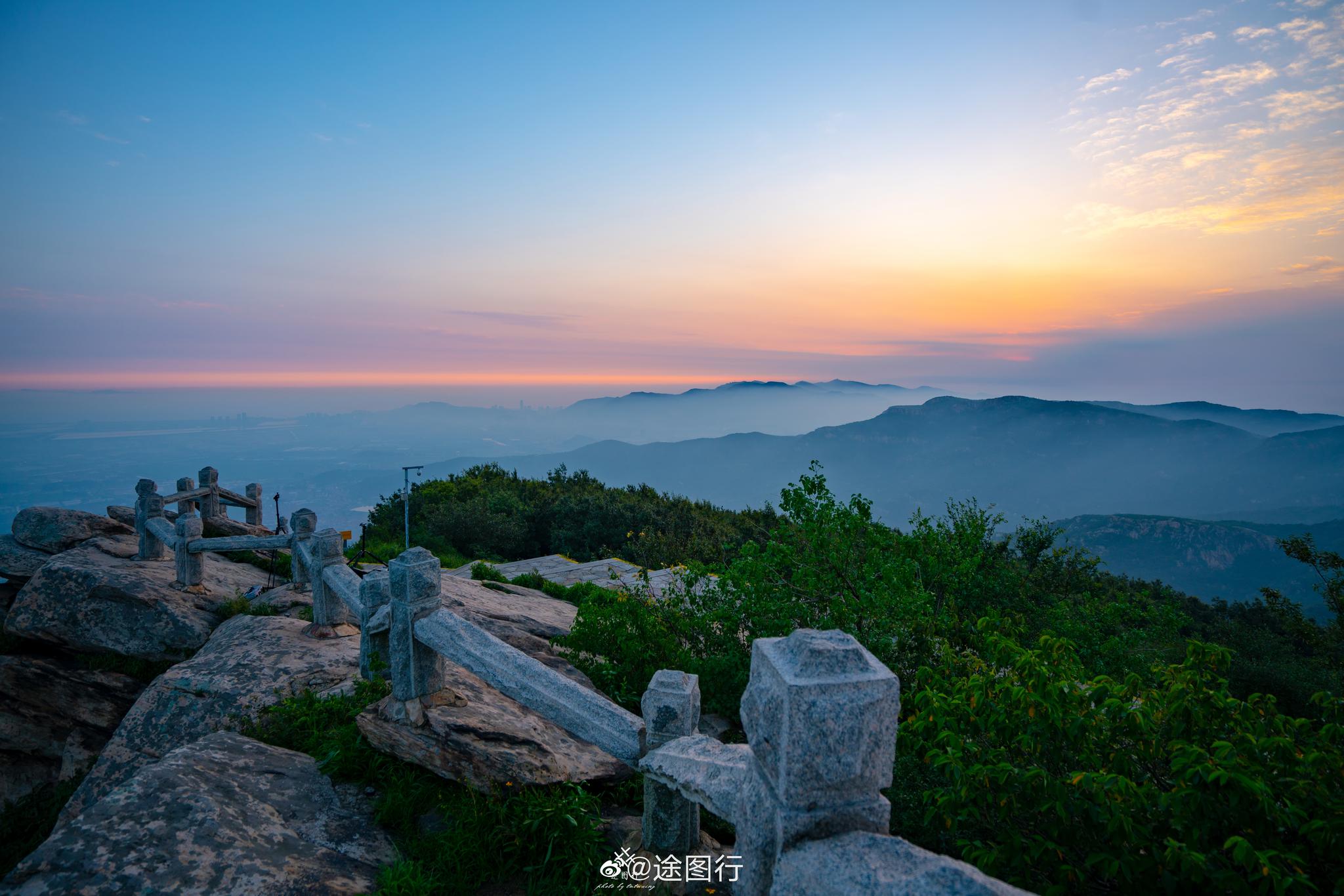 花果山的魅力不仅仅源于西游记的故事,作为江苏省最高峰