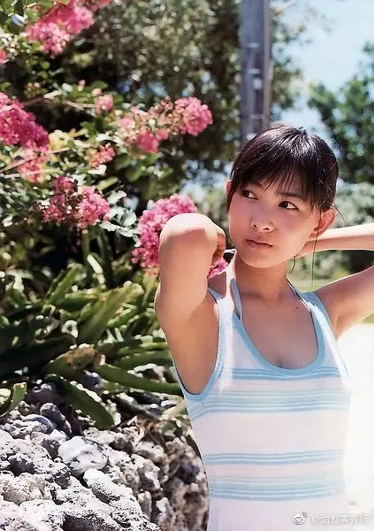 月 谷村 美