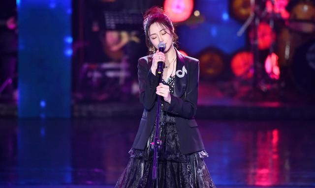 全能少女张可盈跨界来袭,风格百变尽显时尚魅力!