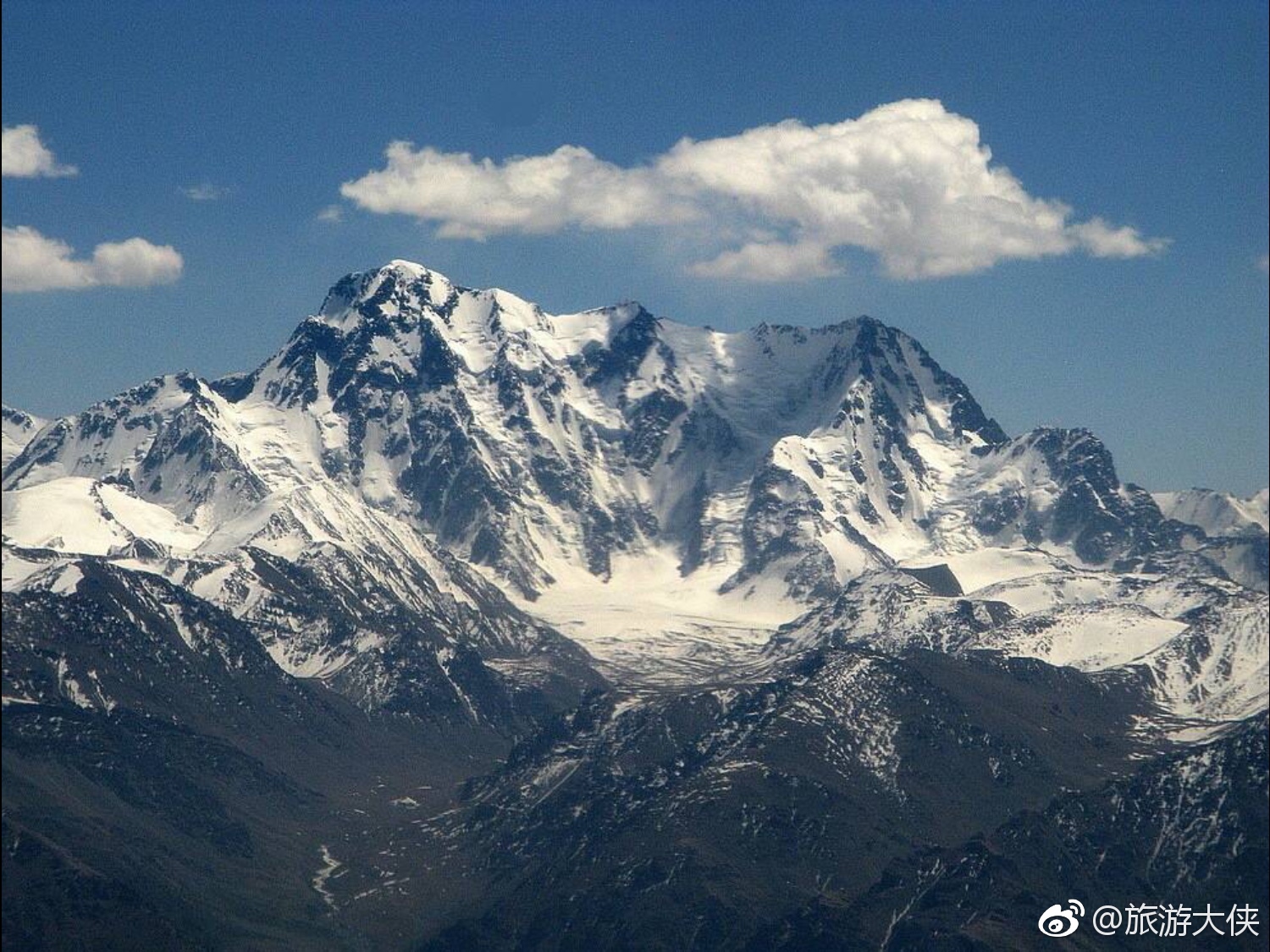 翻越天山,触摸博格达峰