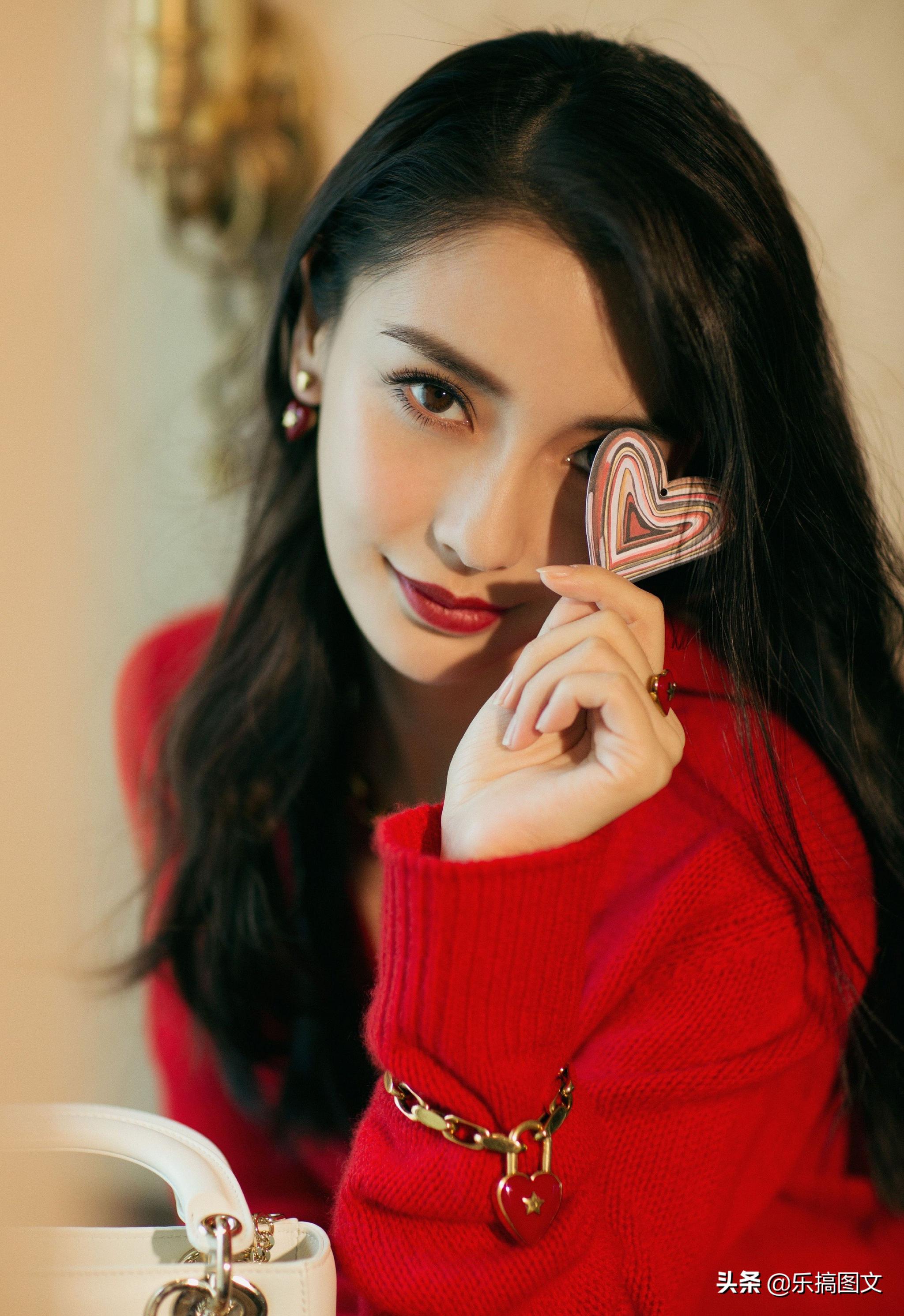 angelababy杨颖红色毛衣黑纱长裙女人味十足