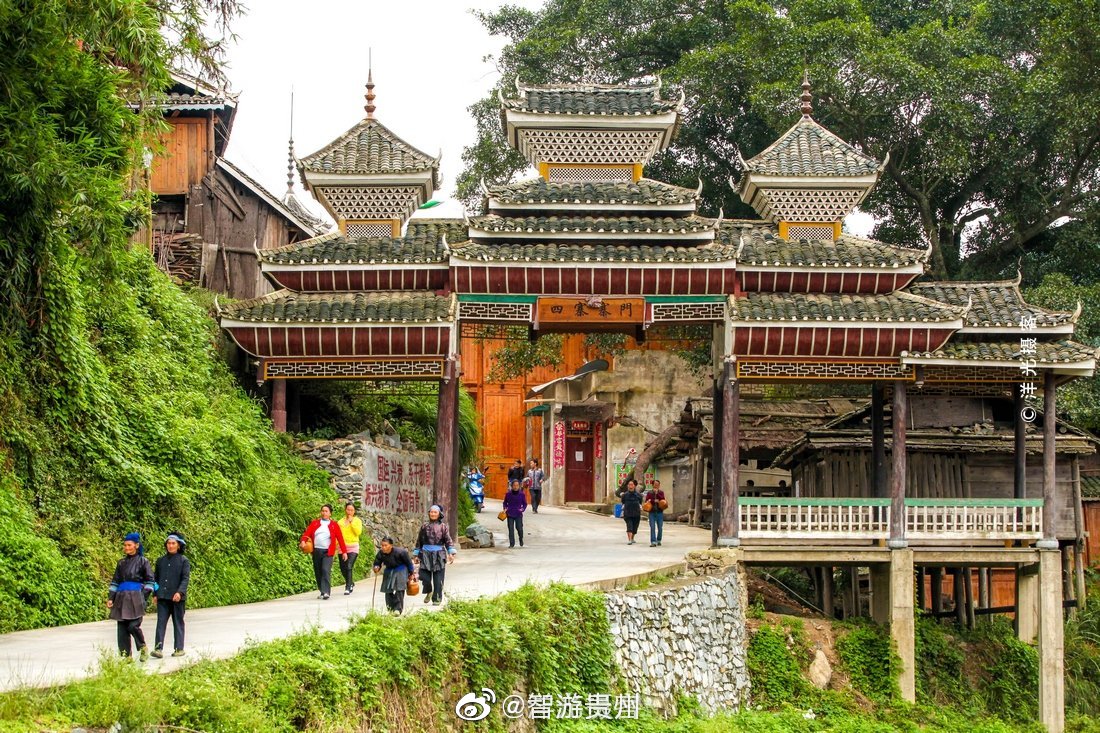 在贵州黎平县双江镇大山深处有一个古村落,叫四寨村