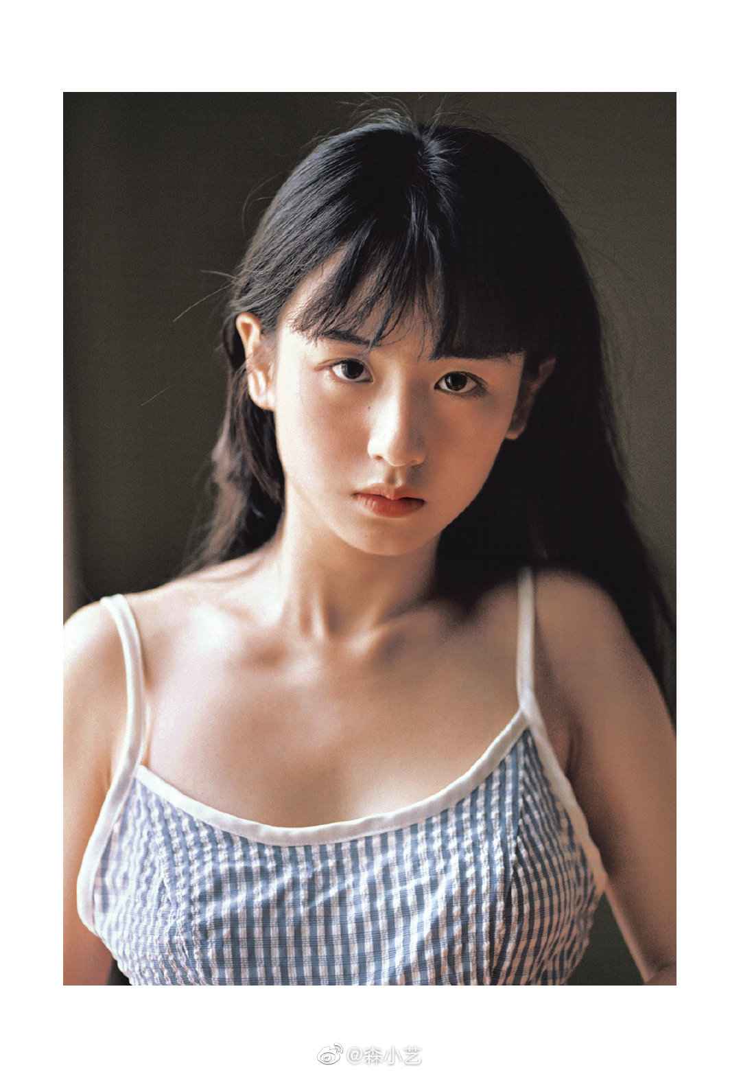 那个穿蓝色吊带的女孩真可爱摄影森小艺出镜顾林x