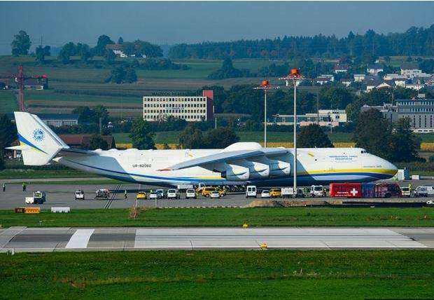 最初研制该机的目的是用来驮运当时苏联正在研制中的"暴风雪"号航天