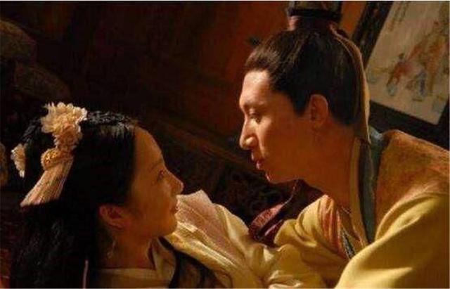 通房丫鬟的可悲之处,古代夫妇晚上睡觉,却需要在旁