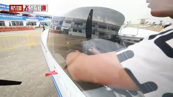 飞机评测：浙江造钻石DA42私人飞机，使用航煤每小时仅百元油费