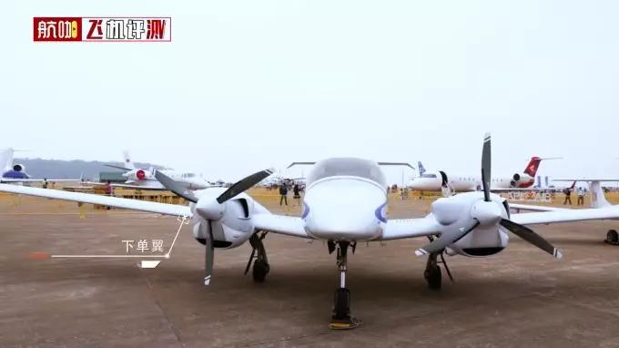飞机评测：浙江造钻石DA42私人飞机，使用航煤每小时仅百元油费-新浪汽车