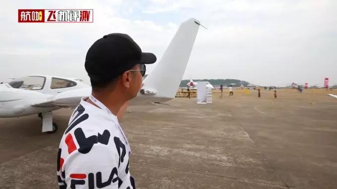 飞机评测：浙江造钻石DA42私人飞机，使用航煤每小时仅百元油费