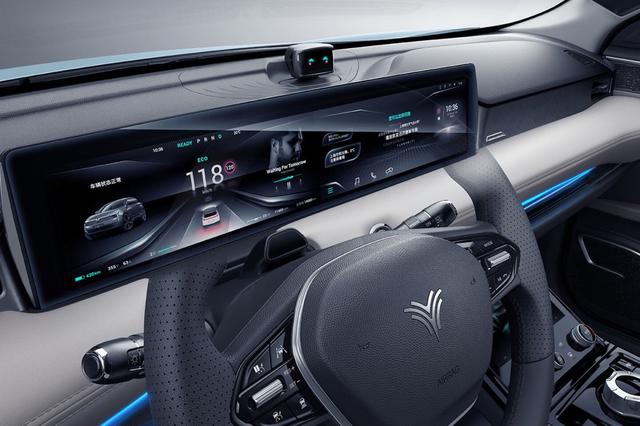 双联屏透明a柱科技感爆棚的哪吒u将亮相广州车展续航500km