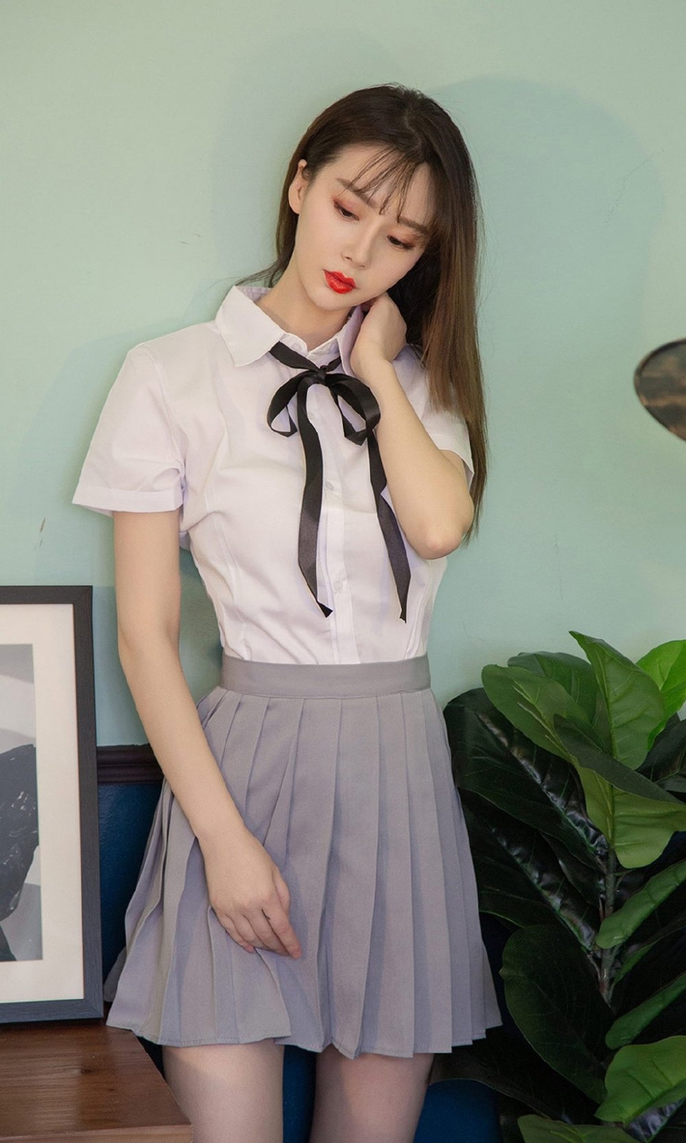 jk制服超短裙美少女白皙美腿卧室小清新唯美写真