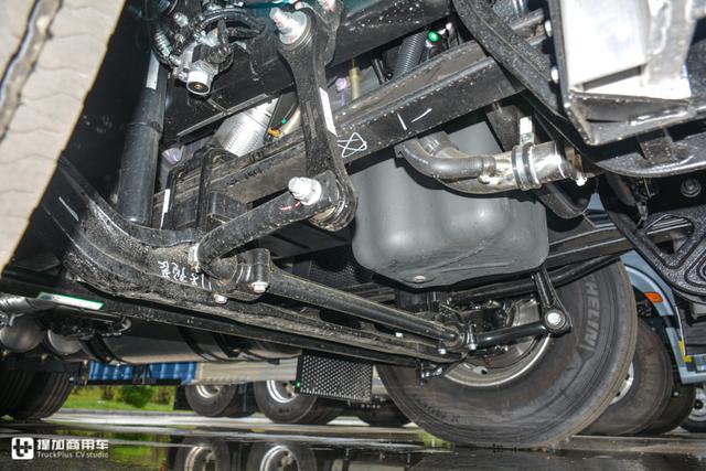 标配自动挡,卧铺1米宽,国内最正宗的美式长头卡车格尔发v7评测