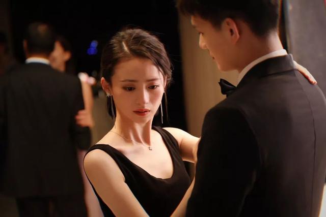 演员依灵签约东洋天映 星途漫漫并肩前行