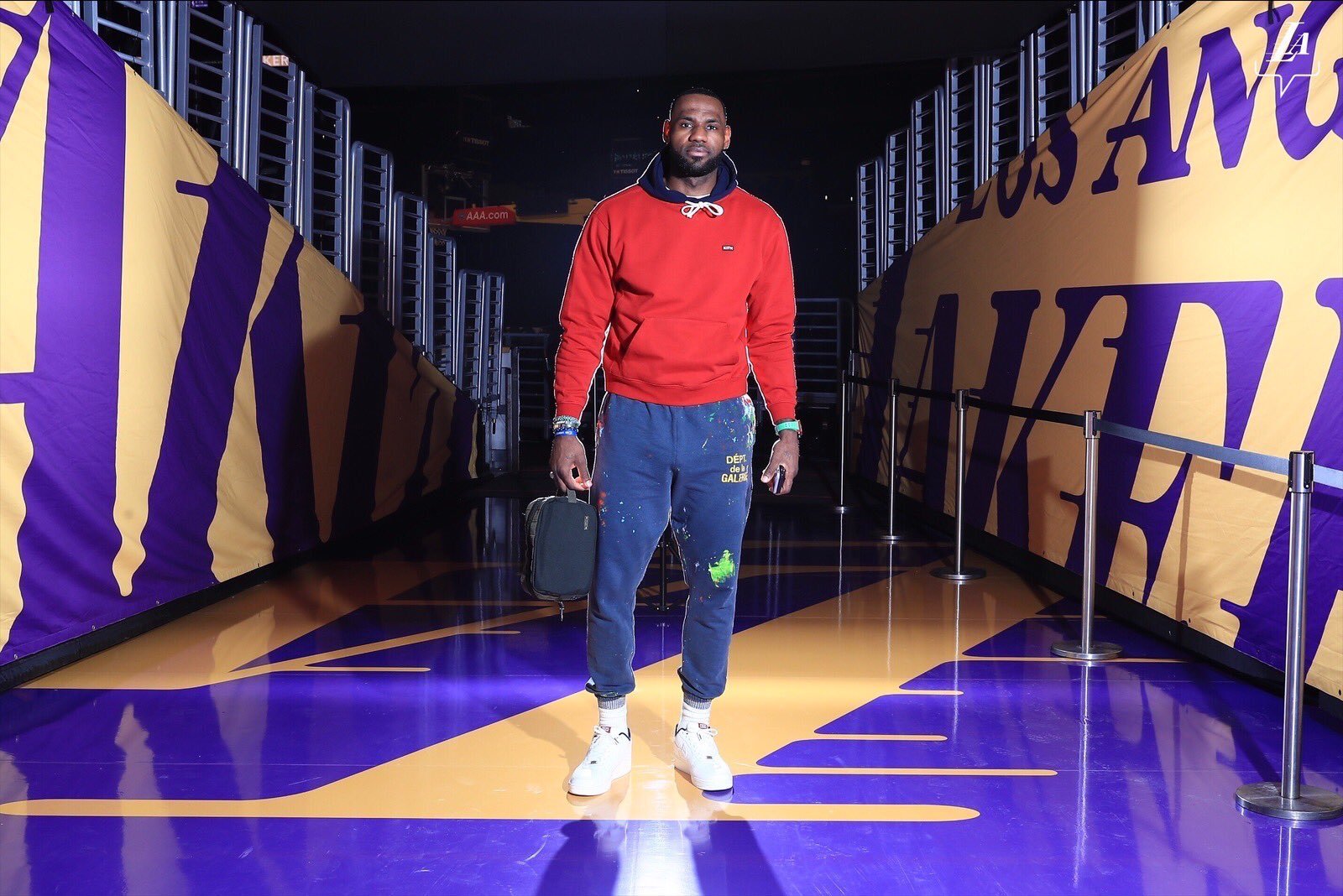 laker show!老詹领衔,湖人全队上演"show time"