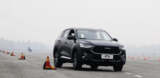 向以安全为品牌核心诉求的哈弗f7,还拥有远超同级的智能安全配备,集成