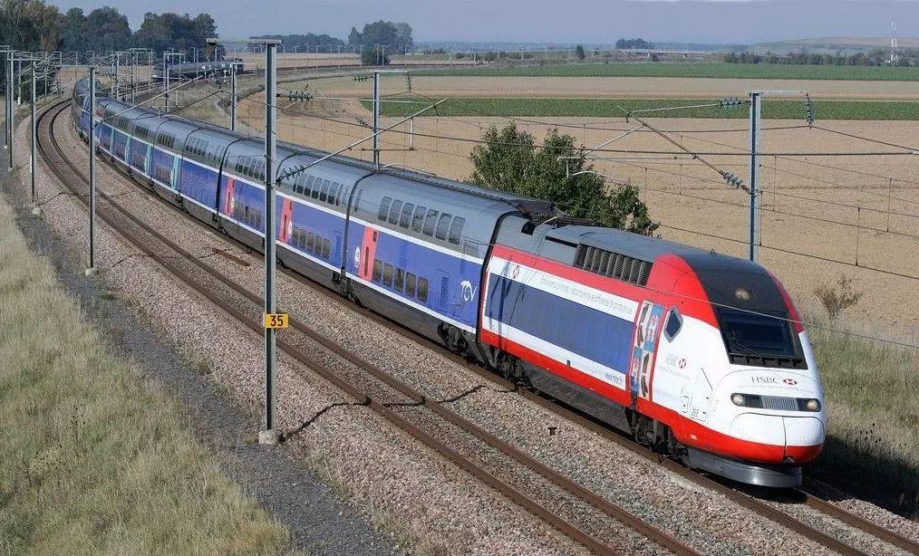 中国高铁双层动车组横空出世,气派赶超复兴号,指标超越新干线!