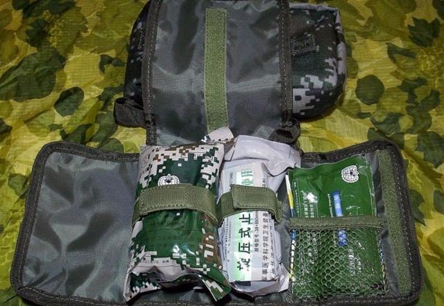 战地天使:战争时期的医疗系统,基础急救包仅有两卷纱布