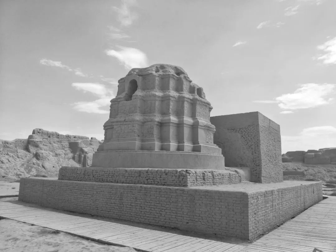 游记 | 大爱高昌东南小佛寺东南小佛寺由一座多边佛塔和一座礼拜窟