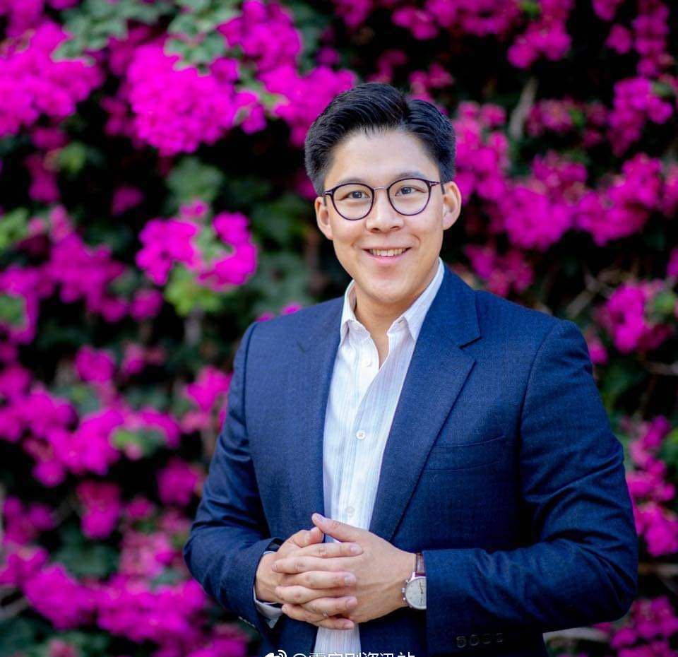 正能量霸道总裁霍启刚淋雨跑马拉松对太太郭晶晶也是超有爱