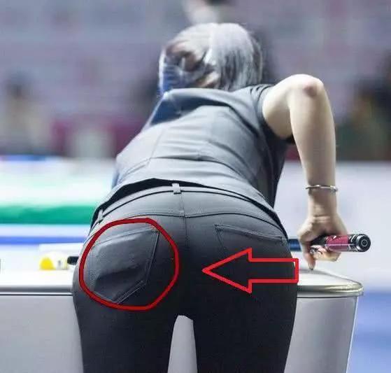 九球天后潘晓婷打球时后裤袋总是鼓起曝光后让人十分的心疼