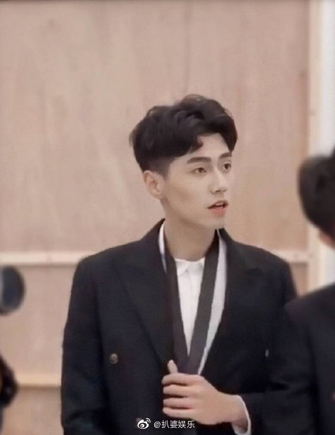 创业开经纪公司是要多大的人脉和资源啊,估计嘉尚老板就是那种不成功