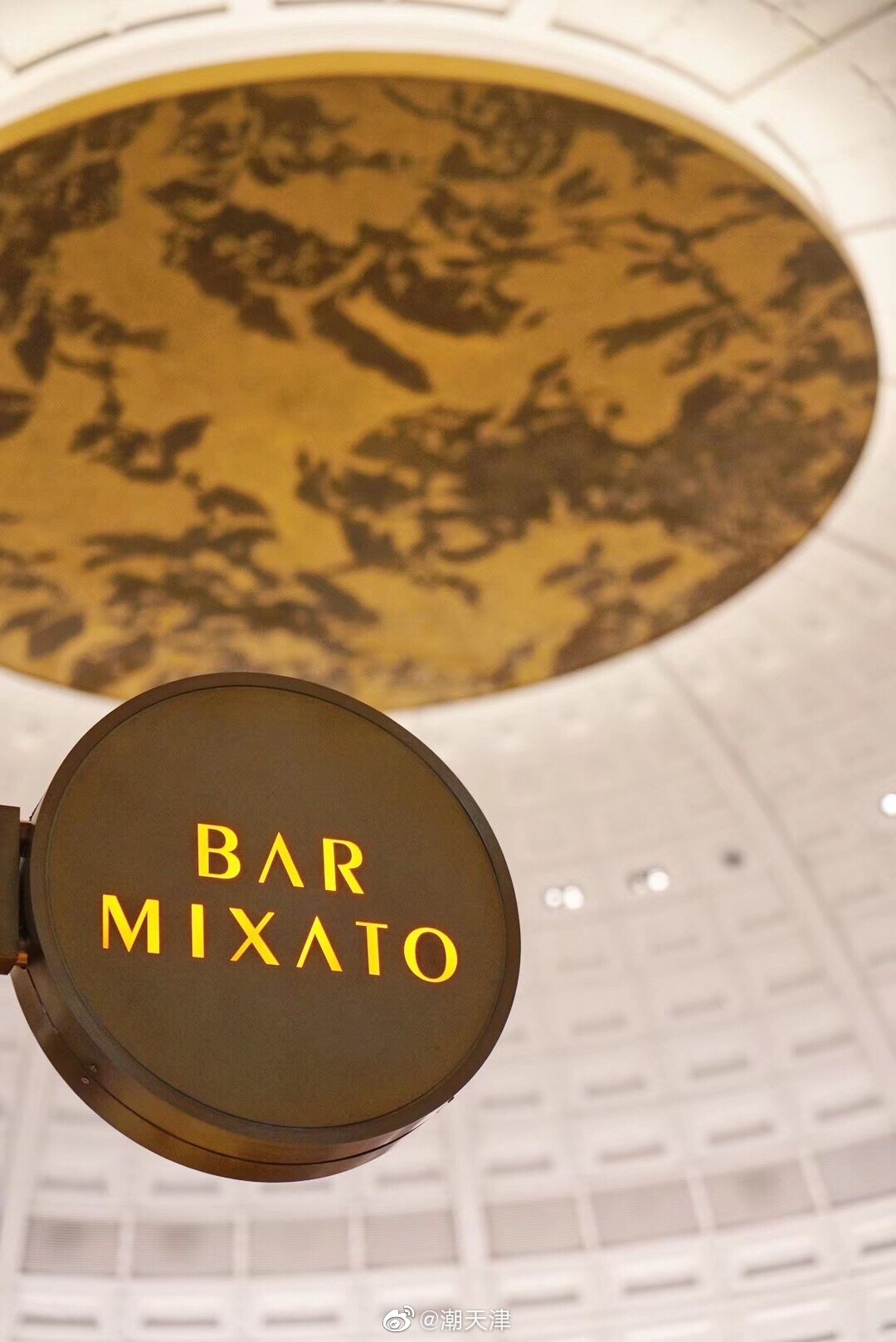 为何不刹车？四川广元西二环高架同位置连坠两车！刹车...