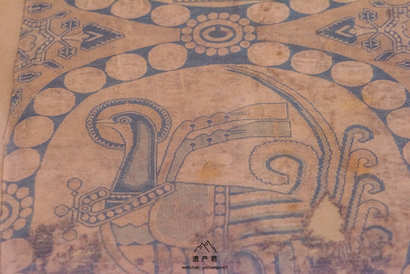 甘肃省博物馆藏唐代五色鸟纹锦