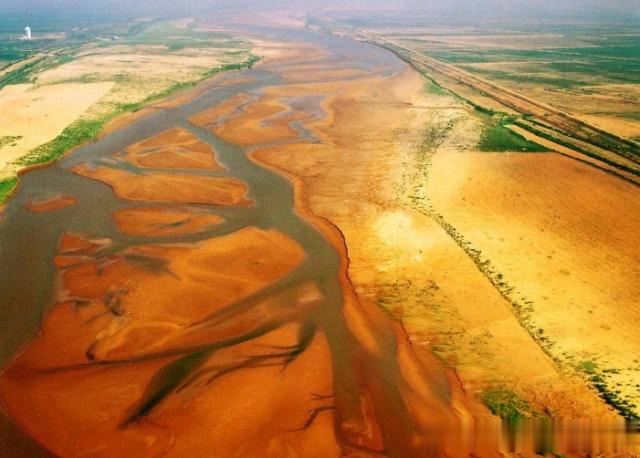 黄河地上河问题,为何不把泥沙挖走让水位下降,专家:天方夜谭!