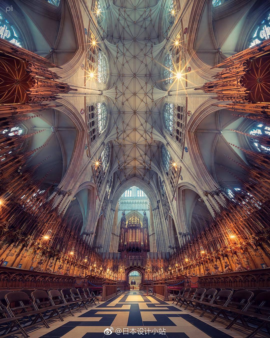 摄影师peter li通过全景摄影为世界各地的教堂建筑引入了新的视角.
