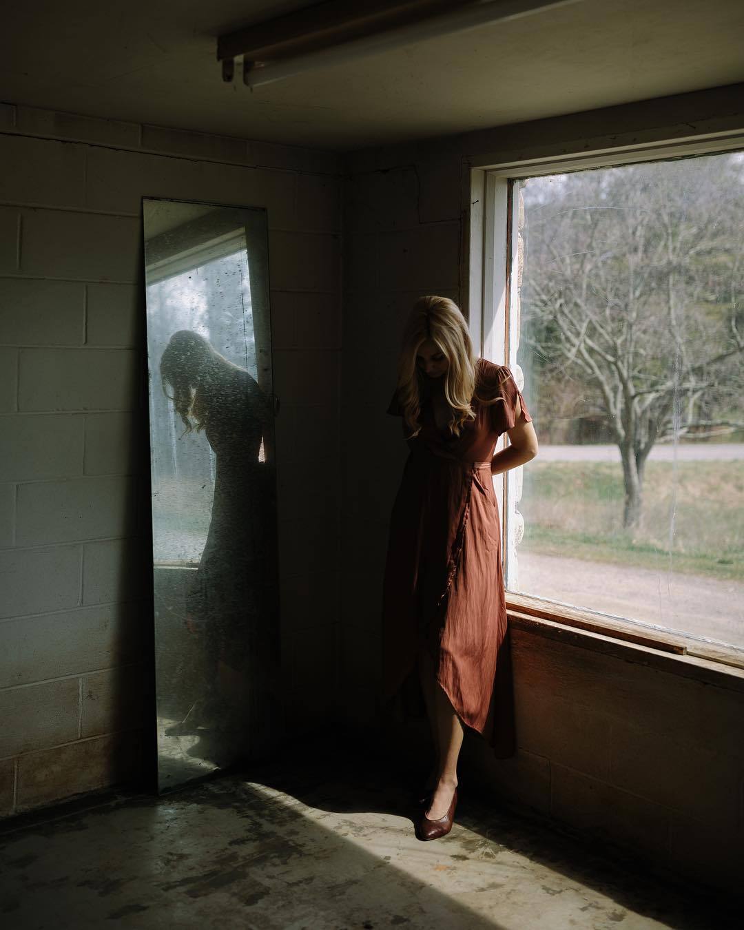 窗户透进来的光 | 摄影师nirav patel美丽的自然光人像