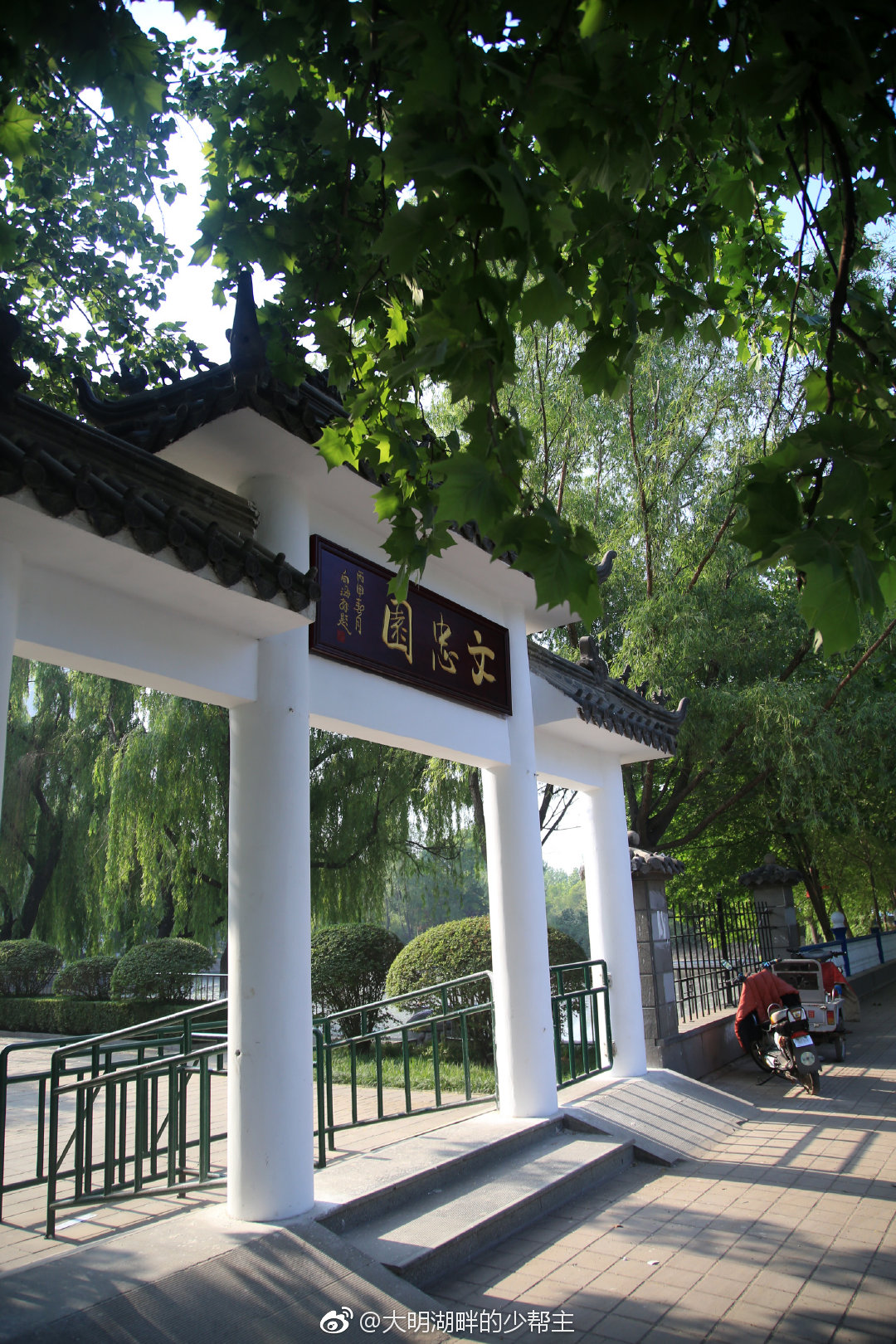 张养浩墓位于山东济南,属于柳云社区管辖地