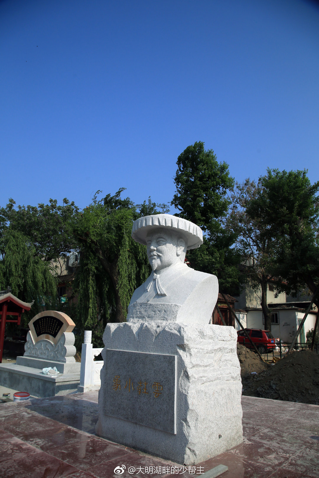 张养浩墓位于山东济南,属于柳云社区管辖地