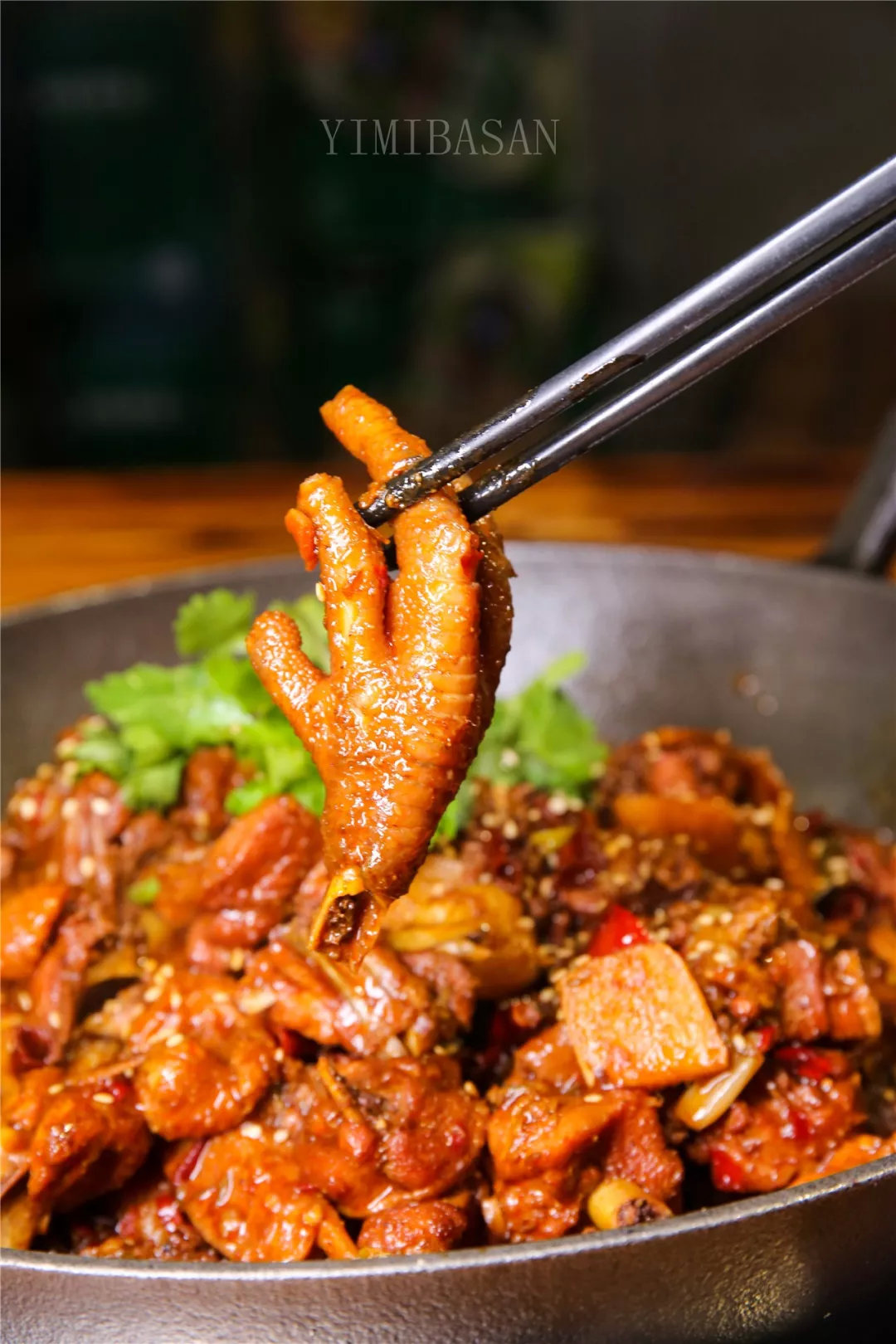 麻辣孜然味的炒鸡一上桌,隔壁桌小孩都馋哭了|孜然