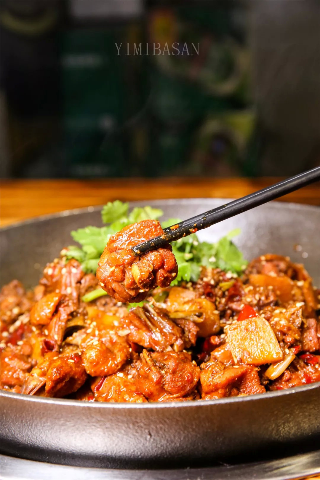 麻辣孜然味的炒鸡一上桌,隔壁桌小孩都馋哭了