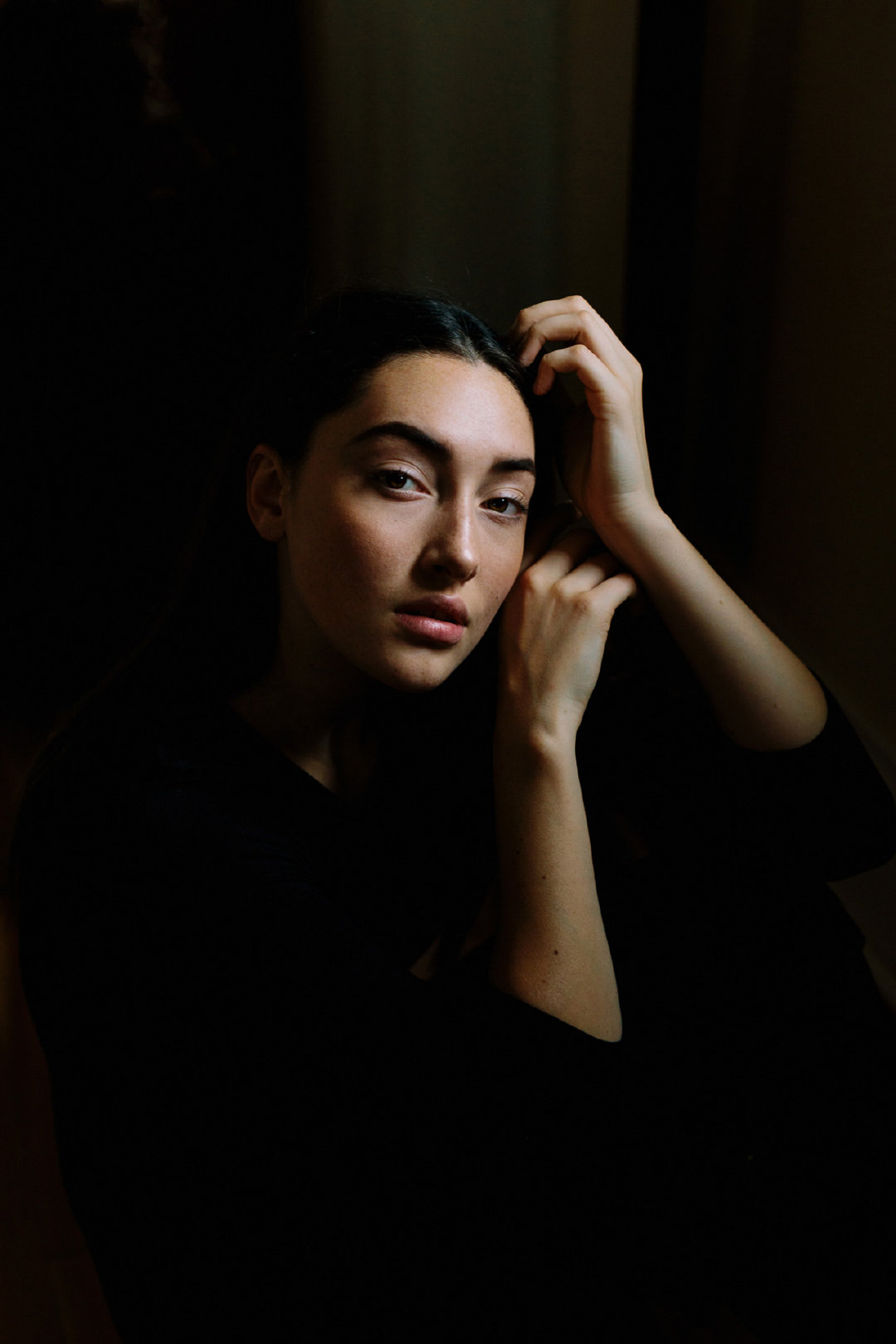 窗户透进来的光 | 摄影师nirav patel美丽的自然光人像