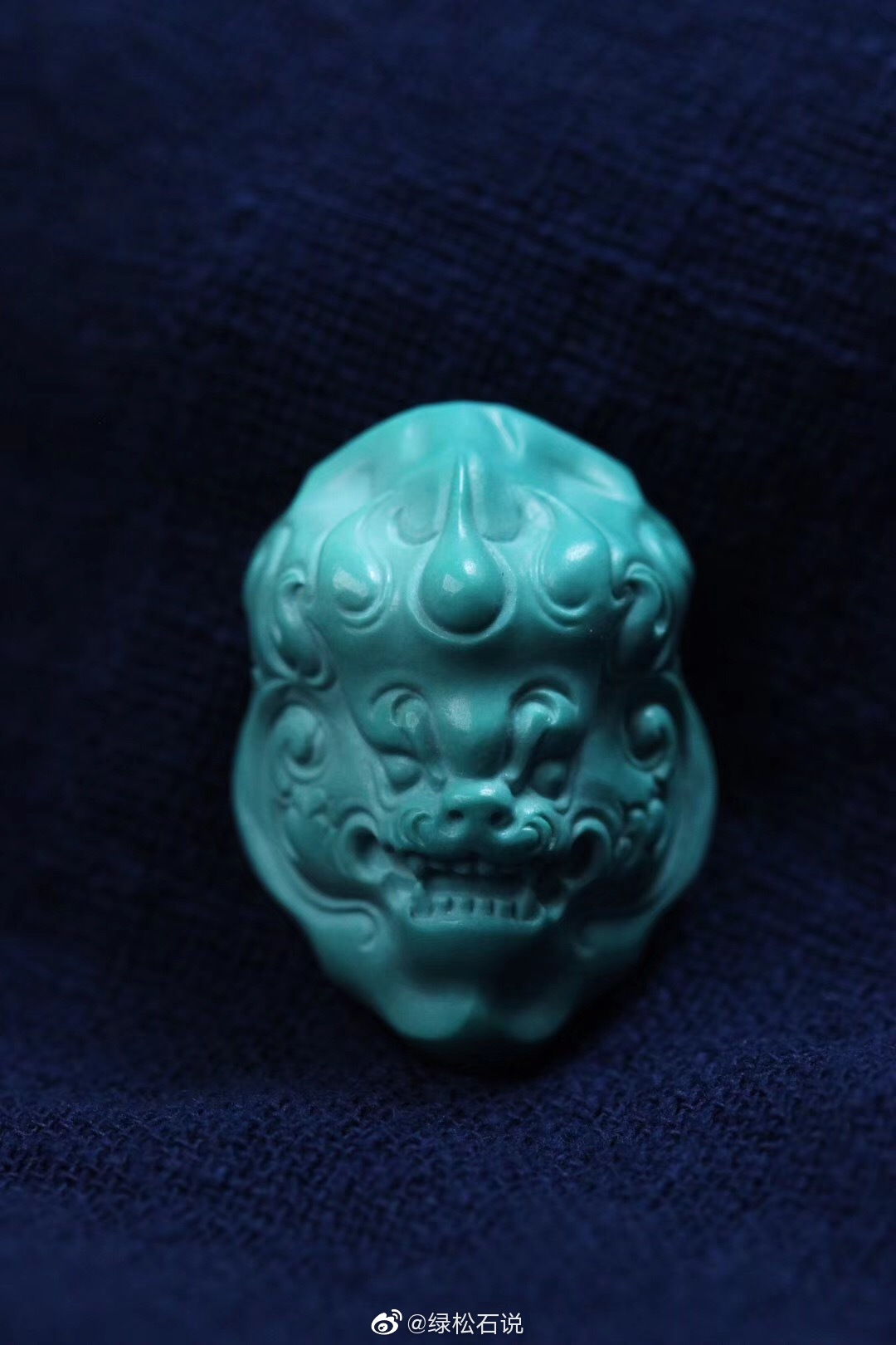 玉雕中的『守护』兽面即兽类动物的头部图案,有牛,羊,虎等多种形象