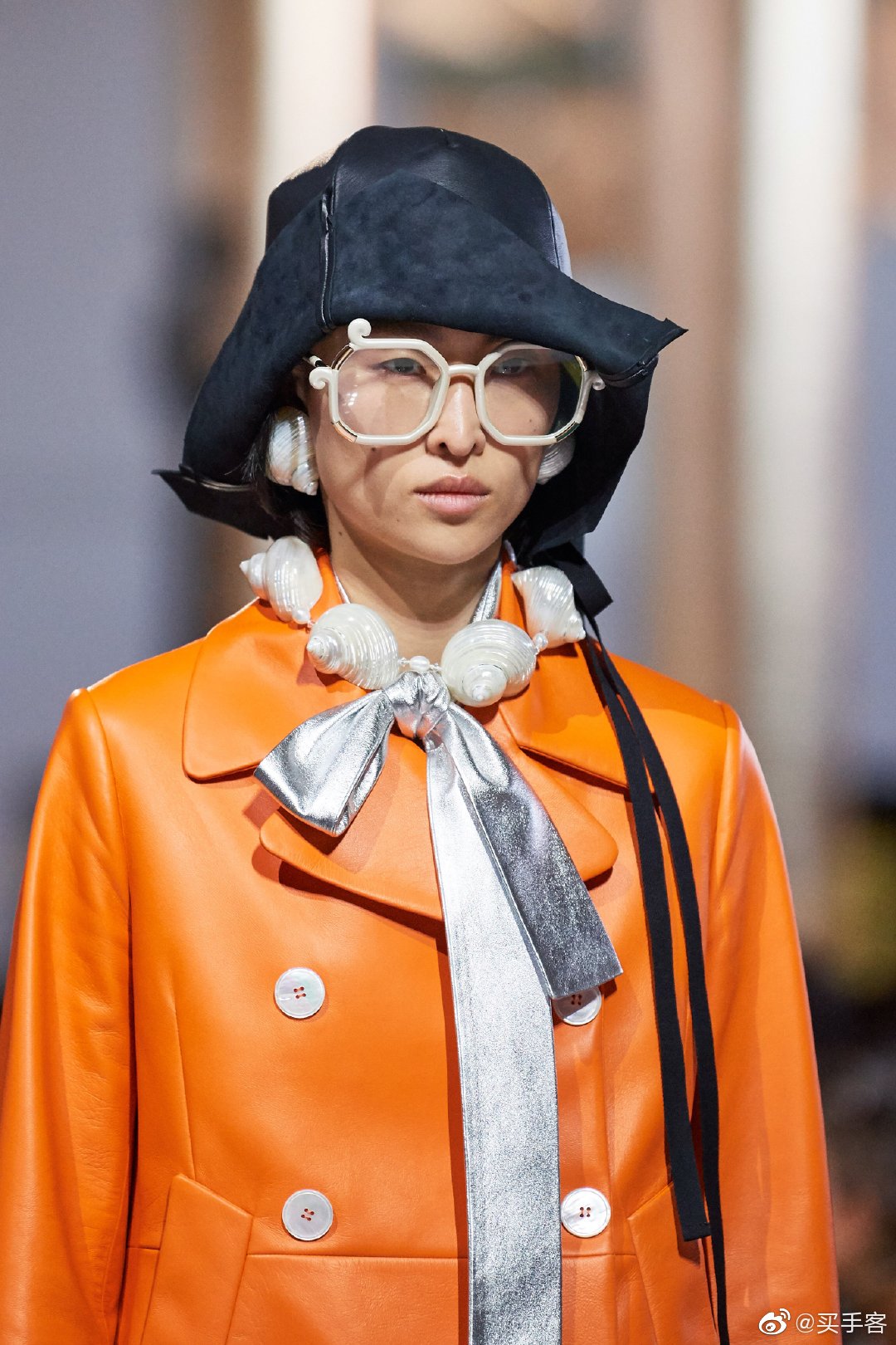 prada 2020s/s | 各种改良版的渔夫帽是本季一大特色