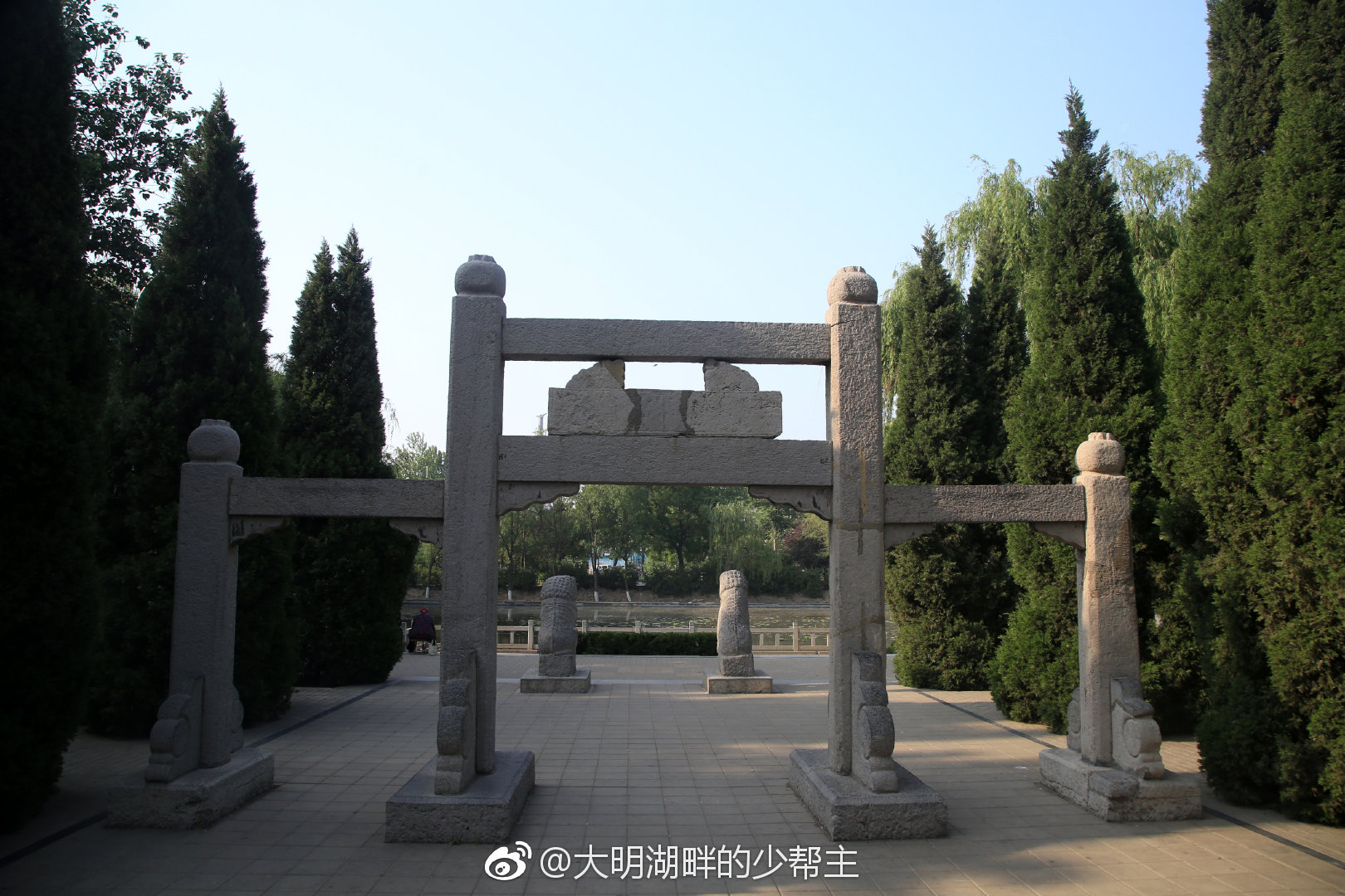 张养浩墓位于山东济南,属于柳云社区管辖地