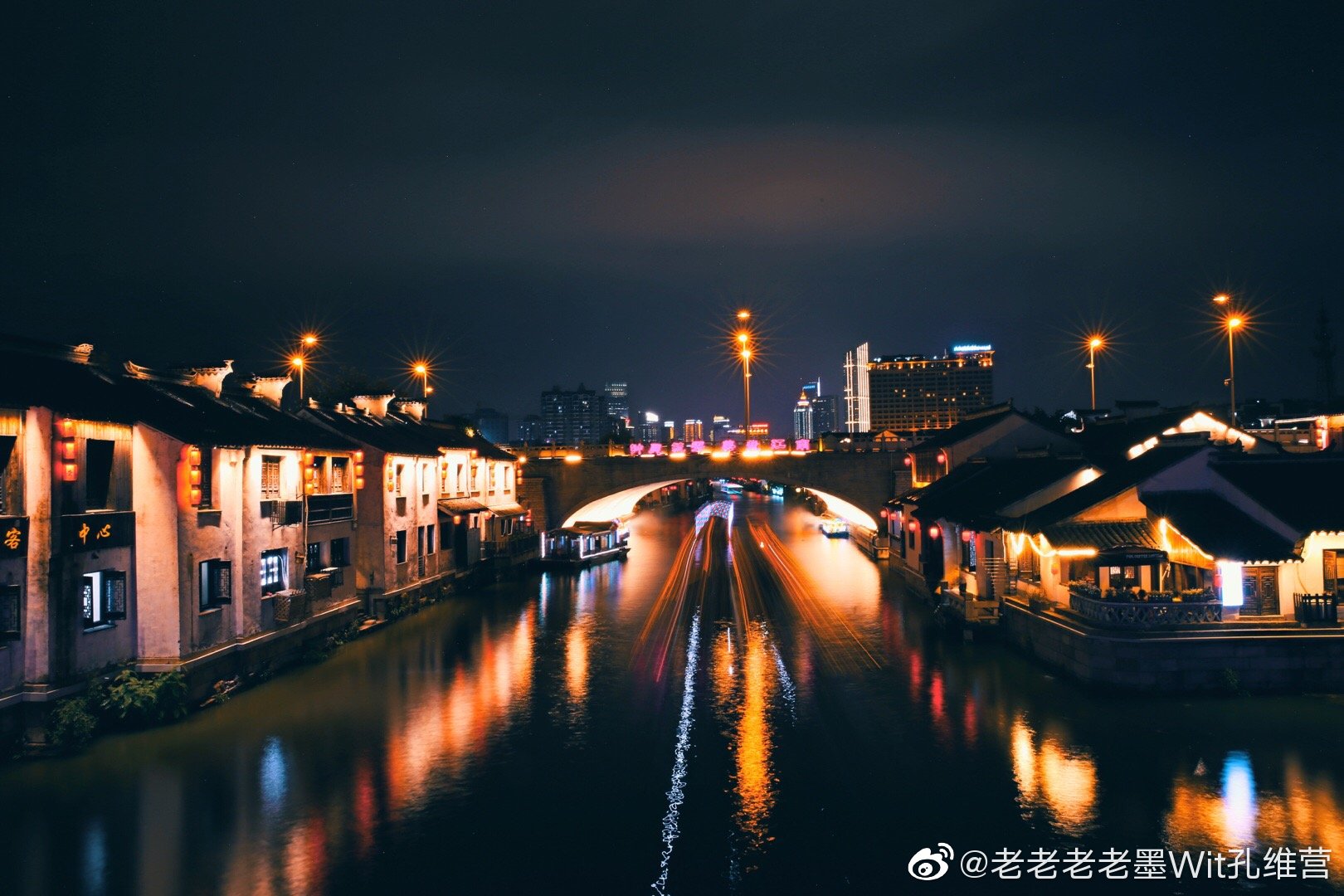 南长街夜色.作为无锡最热闹的地方之一,夏天的南长街夜景迷人