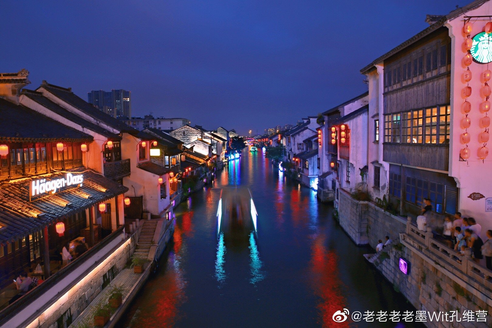 南长街夜色.作为无锡最热闹的地方之一,夏天的南长街夜景迷人