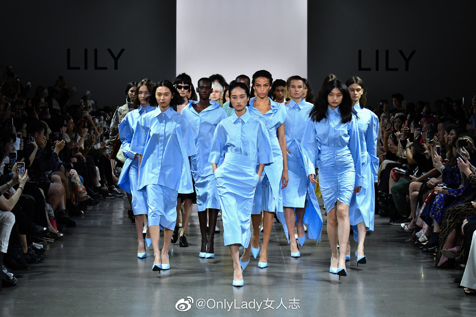 于纽约时装周发布2020春夏系列大秀|纽约时装周|时装|商务_新浪新闻