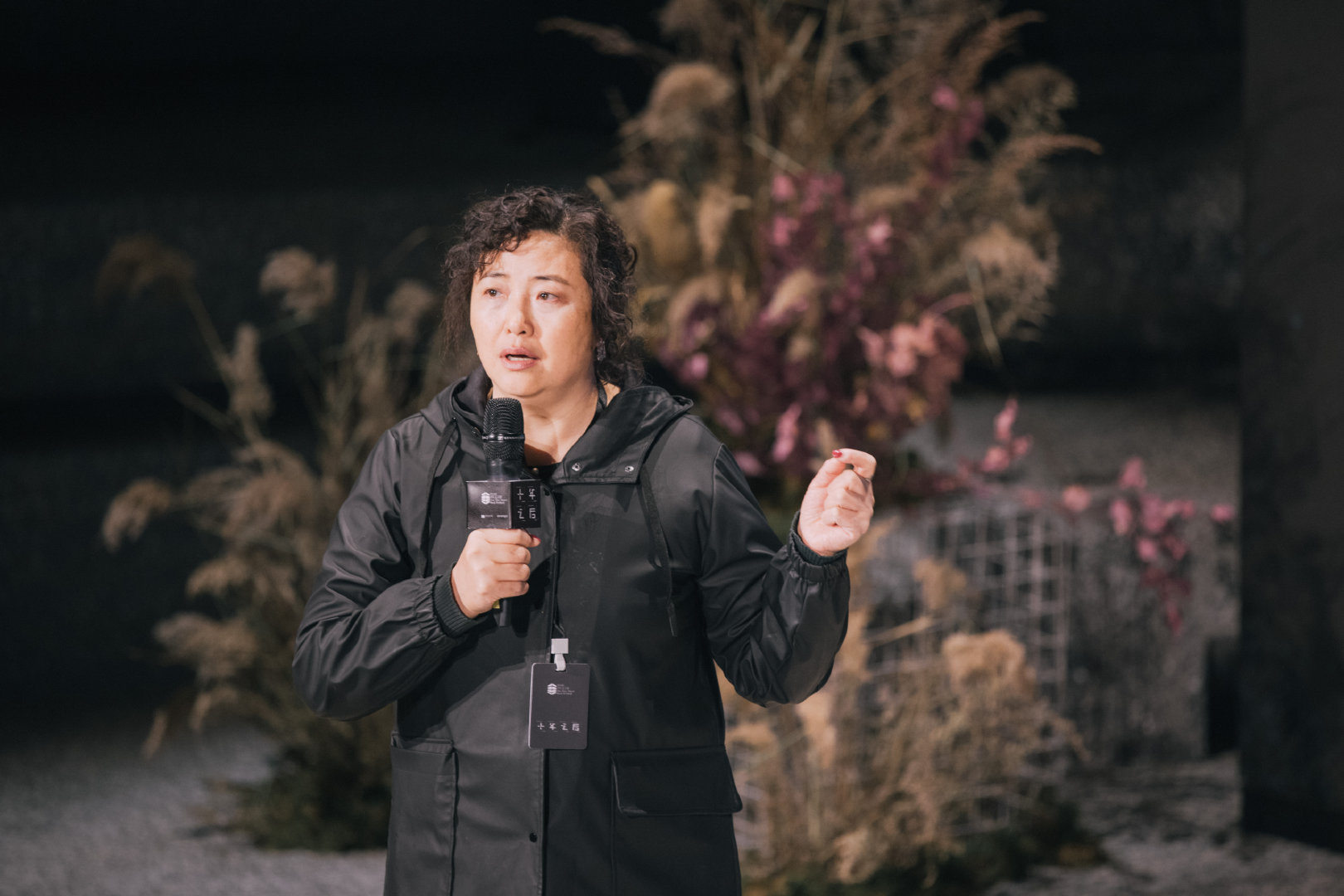 博尔赫斯说过:"时间创造记忆."@诗人蓝蓝 续写了下半句