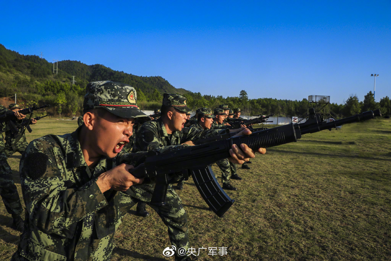 晴空万里,厉兵秣马练精兵
