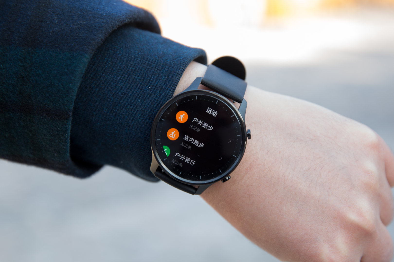 作为小米的第二款手表产品小米手表color采用圆形表盘的全新设计