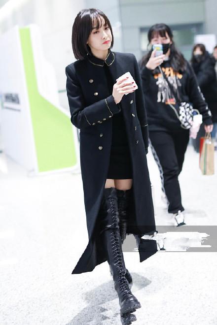 宋茜剪了刘海,穿大衣搭配过膝长靴,依旧御姐范!