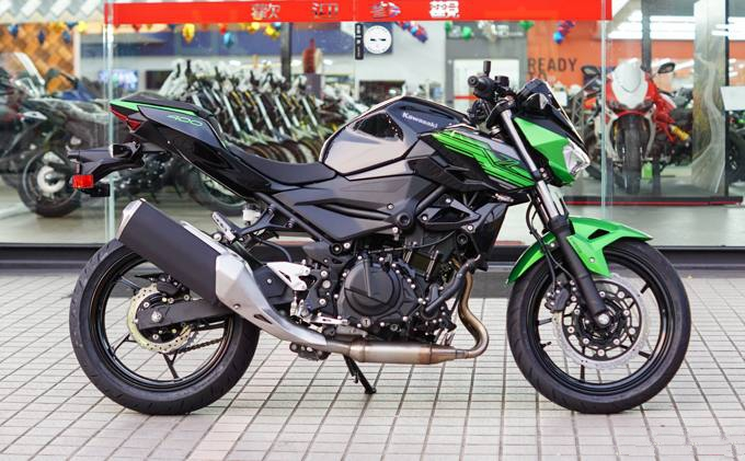 运动街车2019款川崎z400实车欣赏