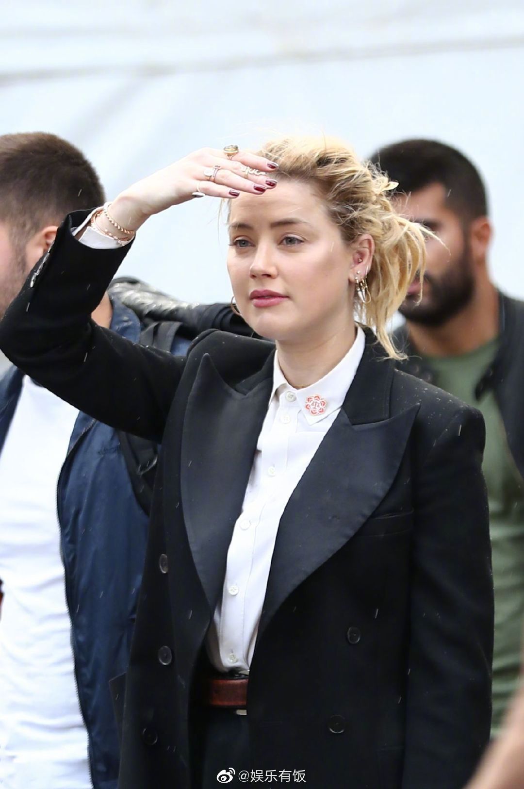 德普前妻艾梅伯·希尔德(amber heard)亮相巴黎时装周某品牌秀场|艾梅