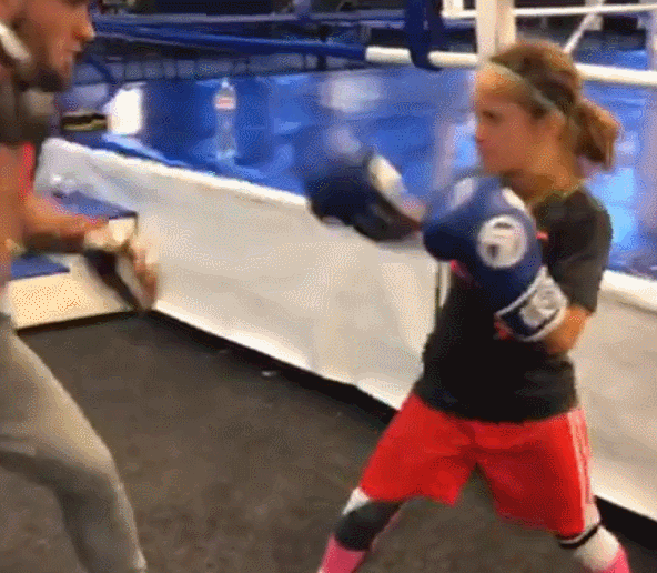 父亲是健身教练其10岁小女儿迷上拳击33胜0负