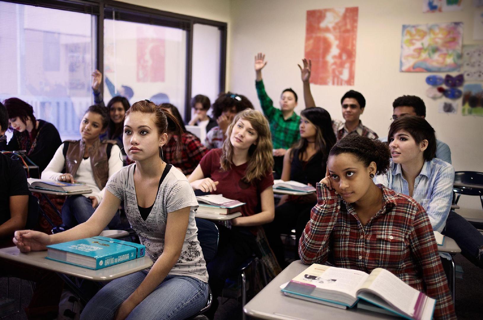 再发枪案!美国州长让老师持枪上课,学生会更安全吗?|持枪|老师|州长_