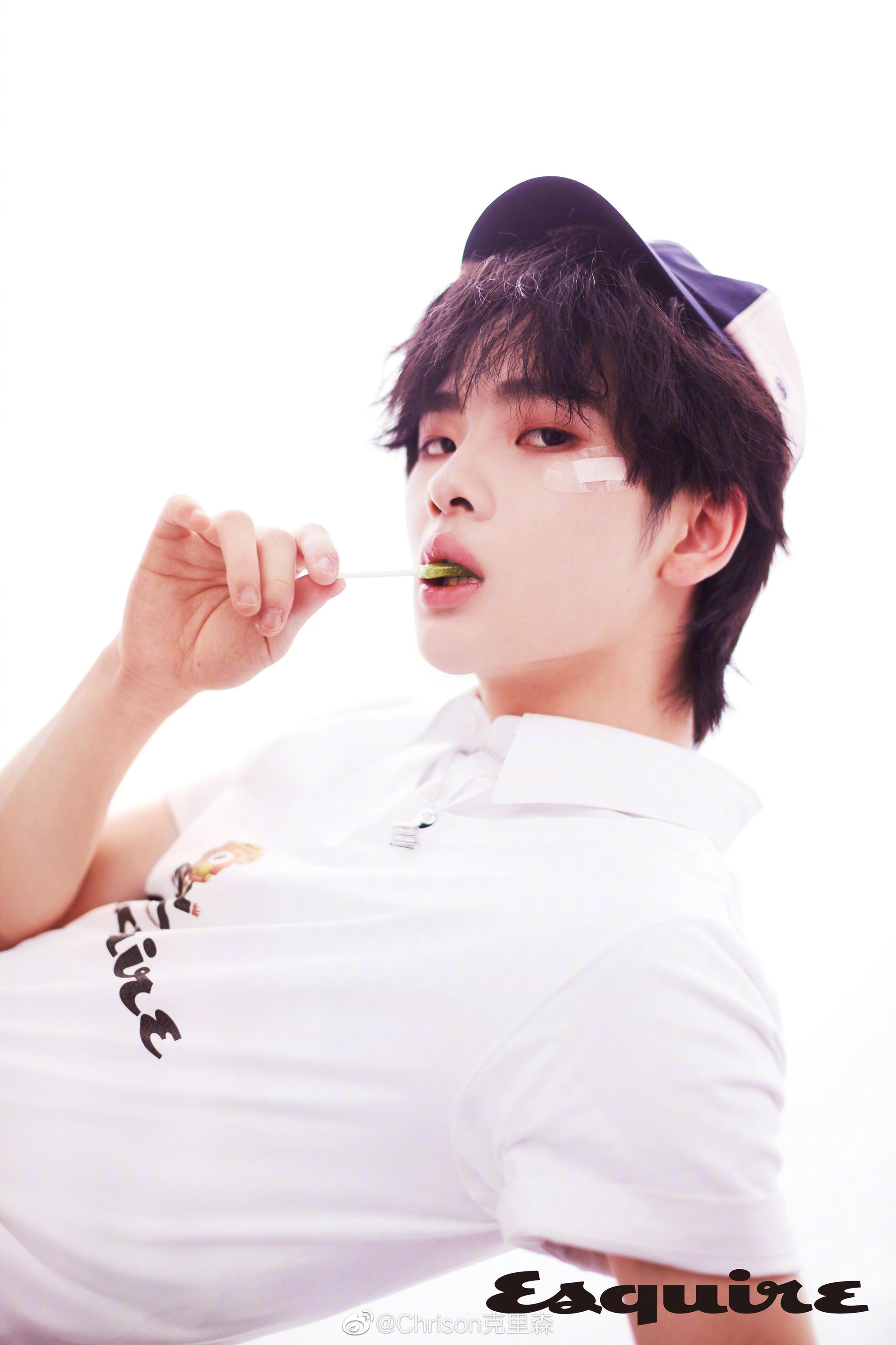 时尚先生esquirex周震南┊是无邪的棒棒糖少年